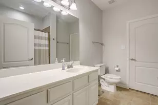 714 E 1st St, Fort Worth, TX 76102 - Photo 11