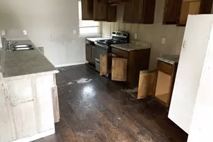 2437 Alloway Dr, Fort Worth, TX 76119 - Photo 9