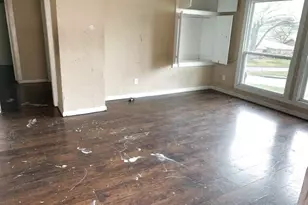 2437 Alloway Dr, Fort Worth, TX 76119 - Photo 5