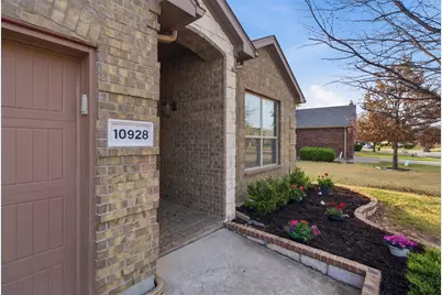 10928 Middleglen Road, Fort Worth, TX 76052 - Photo 7