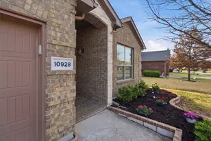 10928 Middleglen Rd, Fort Worth, TX 76052 - Photo 7