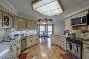 813 Shady Creek Dr, Kennedale, TX 76060 - Photo 11