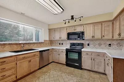 2800 Hedgeway Drive, Arlington, TX 76016 - Photo 7