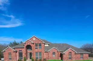 686 Cattlebaron Parc Dr, Fort Worth, TX 76108 - Photo 1