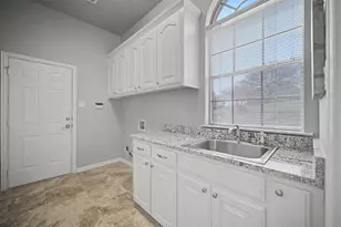 686 Cattlebaron Parc Dr, Fort Worth, TX 76108 - Photo 9