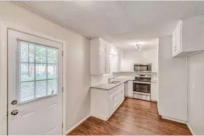 2833 Kingsbury Avenue, Richland Hills, TX 76118 - Photo 9