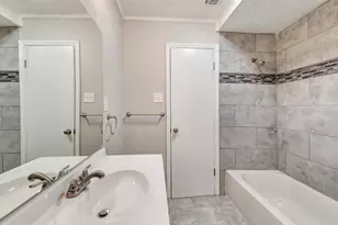 2833 Kingsbury Ave, Richland Hills, TX 76118 - Photo 25