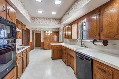 9824 Ravensway Drive, Dallas, TX 75238 - Photo 13