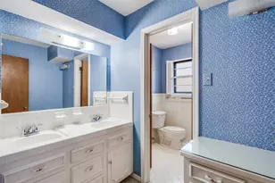 9824 Ravensway Dr, Dallas, TX 75238 - Photo 17