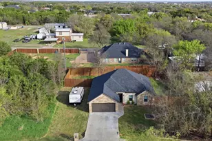 806 Colorado River Dr, Granbury, TX 76048 - Photo 5