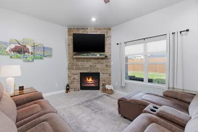 806 Colorado River Drive, Granbury, TX 76048 - Photo 5