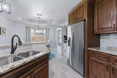 806 Colorado River Drive, Granbury, TX 76048 - Photo 11