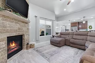 806 Colorado River Dr, Granbury, TX 76048 - Photo 7