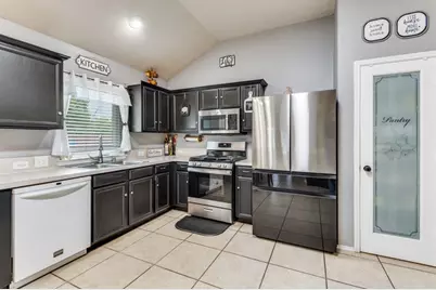 632 Crestview Court, Saginaw, TX 76179 - Photo 9