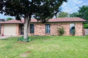 2405 Donna Dr, Grand Prairie, TX 75051 - Photo 1