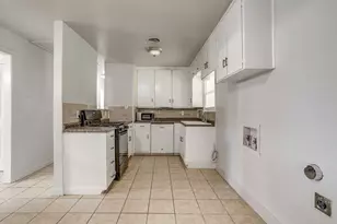 109 NE Cindy Ln, Burleson, TX 76028 - Photo 11