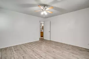 109 NE Cindy Ln, Burleson, TX 76028 - Photo 17