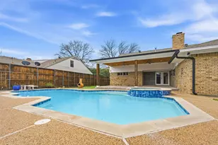 10016 Trailpine Dr, Dallas, TX 75238 - Photo 17
