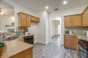 336 Plantation Dr E, Burleson, TX 76028 - Photo 15