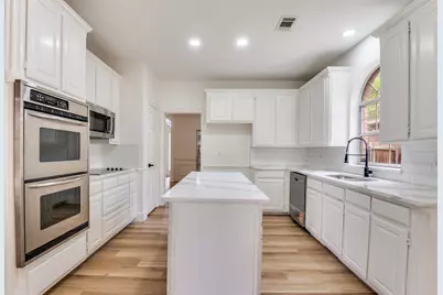 6215 Kingswood Drive, Arlington, TX 76001 - Photo 9