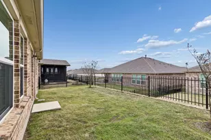 1005 Memorial Dr, Little Elm, TX 76227 - Photo 5