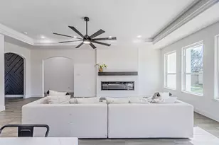 2406 Beverly Dr, Granbury, TX 76048 - Photo 9