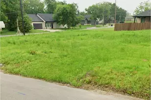 1704 Stuart St, Greenville, TX 75401 - Photo 3