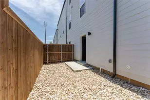 2025 Empire Central Dr, Dallas, TX 75235 - Photo 23