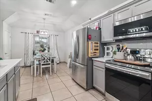 220 Chesterfield Cir, Waxahachie, TX 75165 - Photo 11