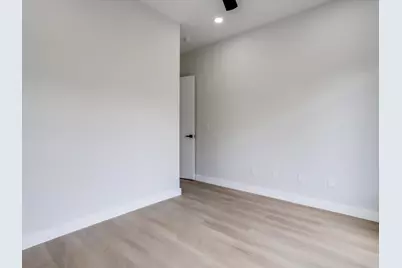 810 Premier Parkway, Grand Prairie, TX 75051 - Photo 13