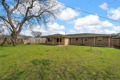 409 Greenleaf Drive, Lacy Lakeview, TX 76705 - Photo 23