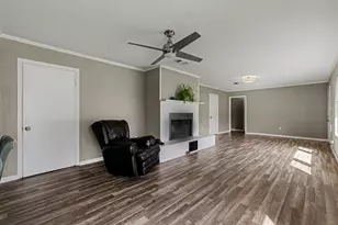 401 E 8th St, Irving, TX 75060 - Photo 13