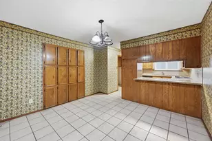 4300 Spring Hill Ln, Arlington, TX 76016 - Photo 17