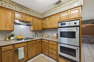 4300 Spring Hill Ln, Arlington, TX 76016 - Photo 5