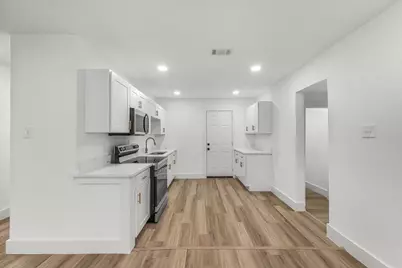 3744 S Hughes Avenue, Fort Worth, TX 76119 - Photo 5