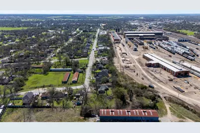 1609 N Brazos Avenue, Cleburne, TX 76031 - Photo 9