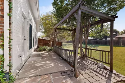 2086 Montclair Lane, Lewisville, TX 75067 - Photo 37