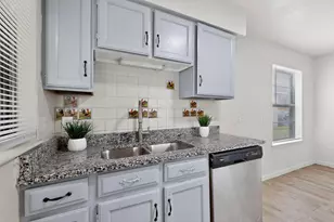 1538 Oakbrook St, Lancaster, TX 75134 - Photo 9