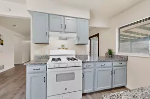 1538 Oakbrook St, Lancaster, TX 75134 - Photo 5