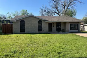 2605 Laurel St, Grand Prairie, TX 75050 - Photo 1