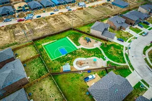 917 Clark Dr, Ferris, TX 75125 - Photo 5