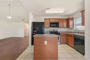 10013 Silent Hollow Dr, Fort Worth, TX 76140 - Photo 3