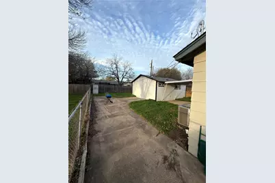 2426 May Lane, Grand Prairie, TX 75050 - Photo 17