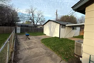 2426 May Ln, Grand Prairie, TX 75050 - Photo 17