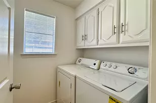 3915 Spring Hollow Dr, Carrollton, TX 75007 - Photo 27