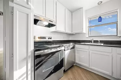 320 E 4th Street #204, Arlington, TX 76010 - Photo 5