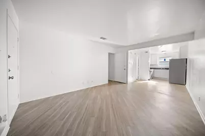 320 E 4th Street #204, Arlington, TX 76010 - Photo 3