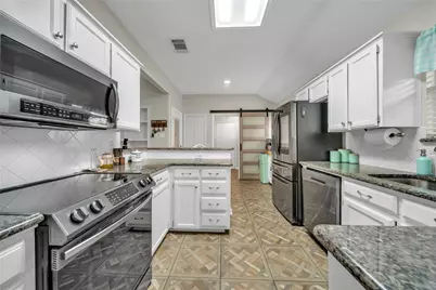 2524 Boardwalk Drive, Mesquite, TX 75181 - Photo 9