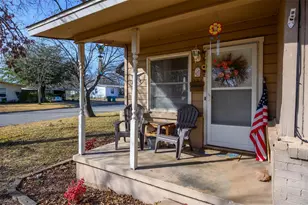 221 W Burton St, Sherman, TX 75092 - Photo 3