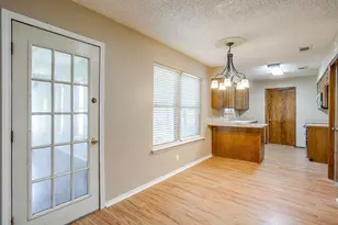 620 Donna Ct, Burleson, TX 76028 - Photo 13